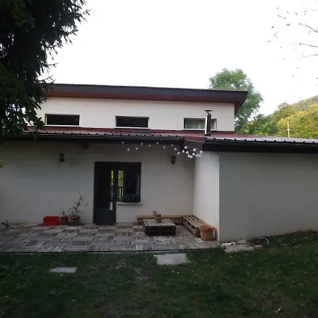 Chez L'habitant A Montchardon Homestay