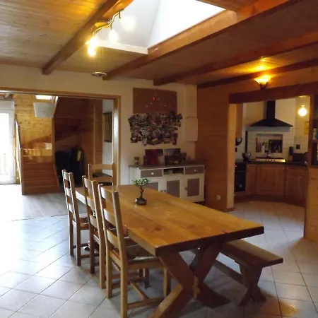 Chez L'habitant A Montchardon Homestay *