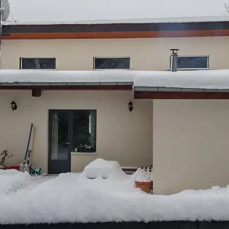 Chez L'habitant A Montchardon Homestay