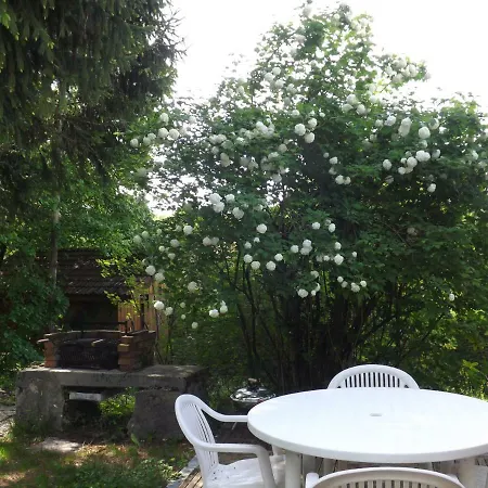 Chez L'habitant A Montchardon Séjour chez l'habitant *
